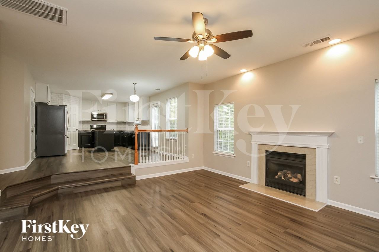 4215 Greenfield Cir Nw - Photo 2 of 15