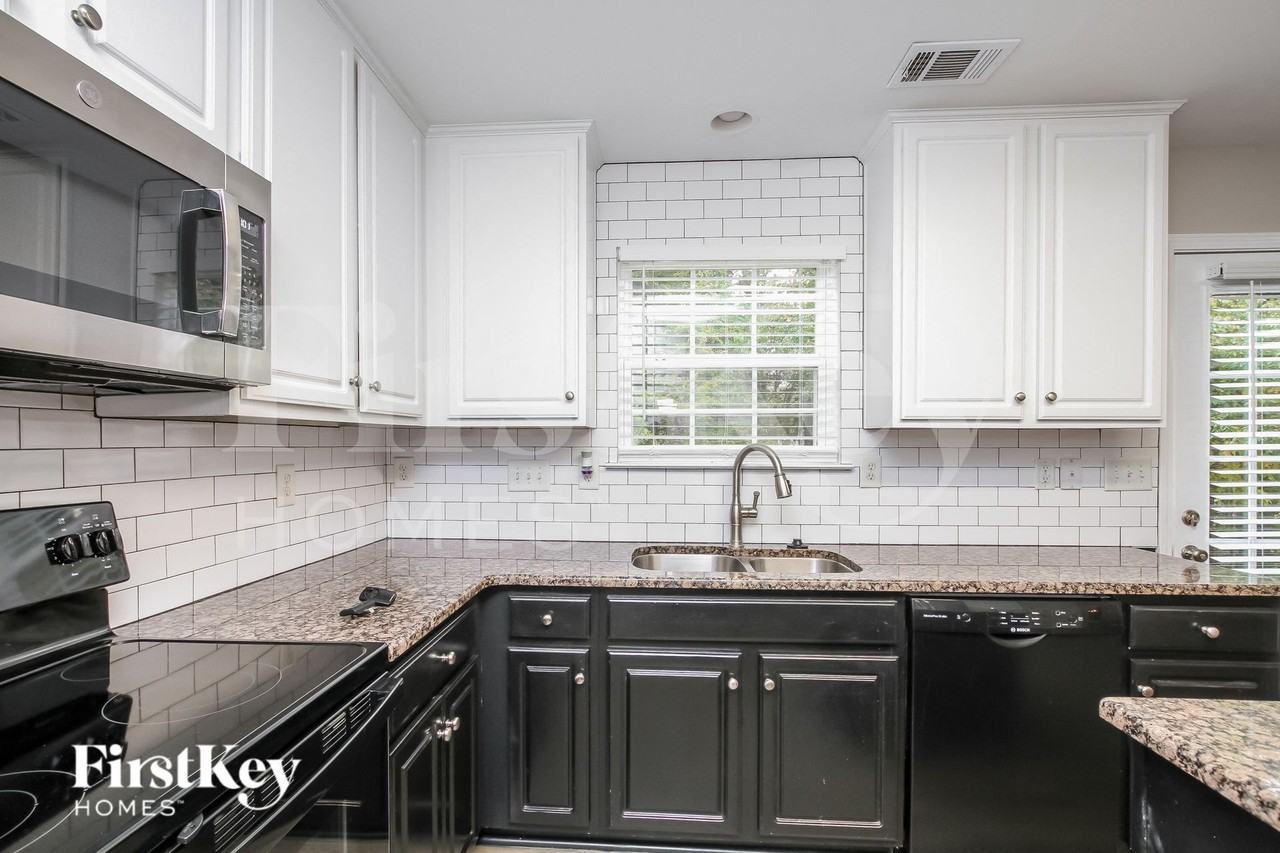 4215 Greenfield Cir Nw - Photo 6 of 15