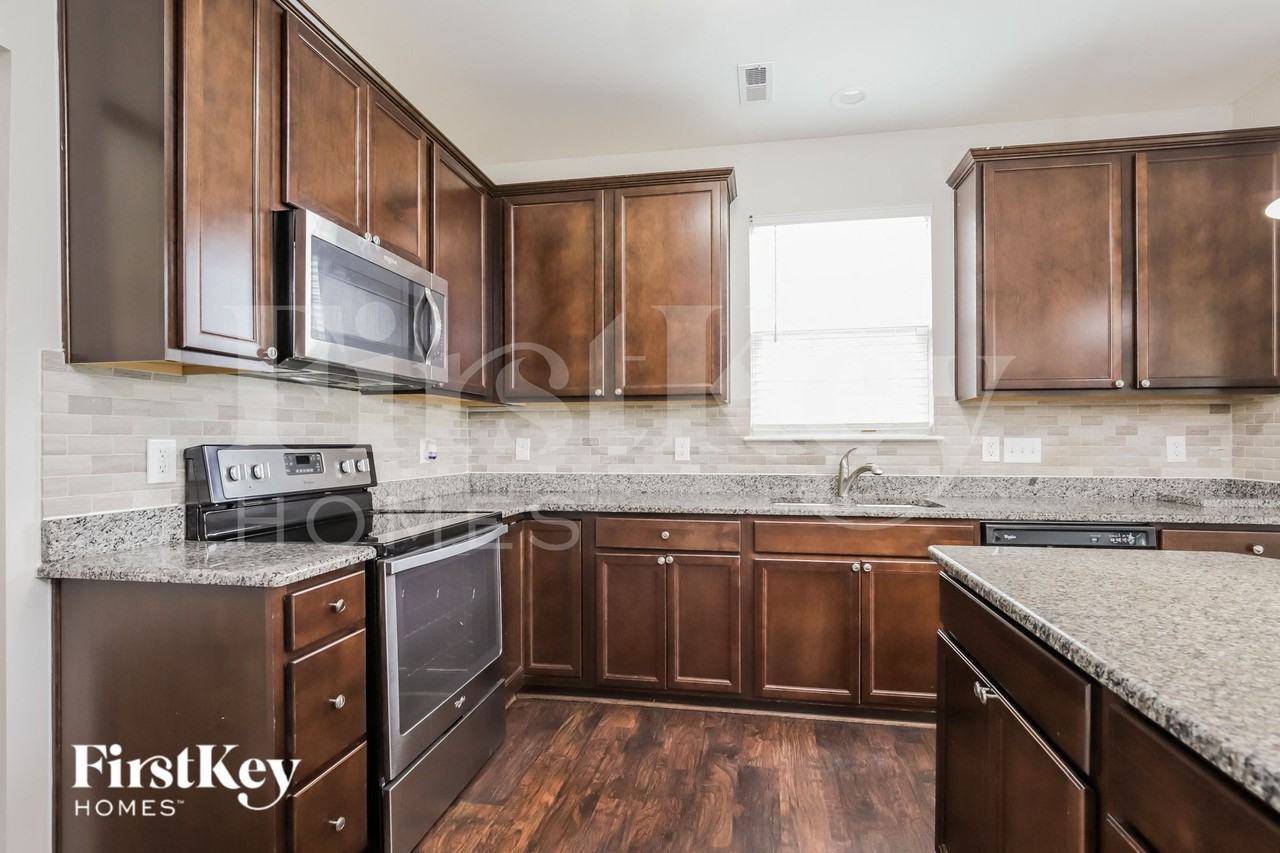 3505 Panarama Drive - Photo 5 of 15