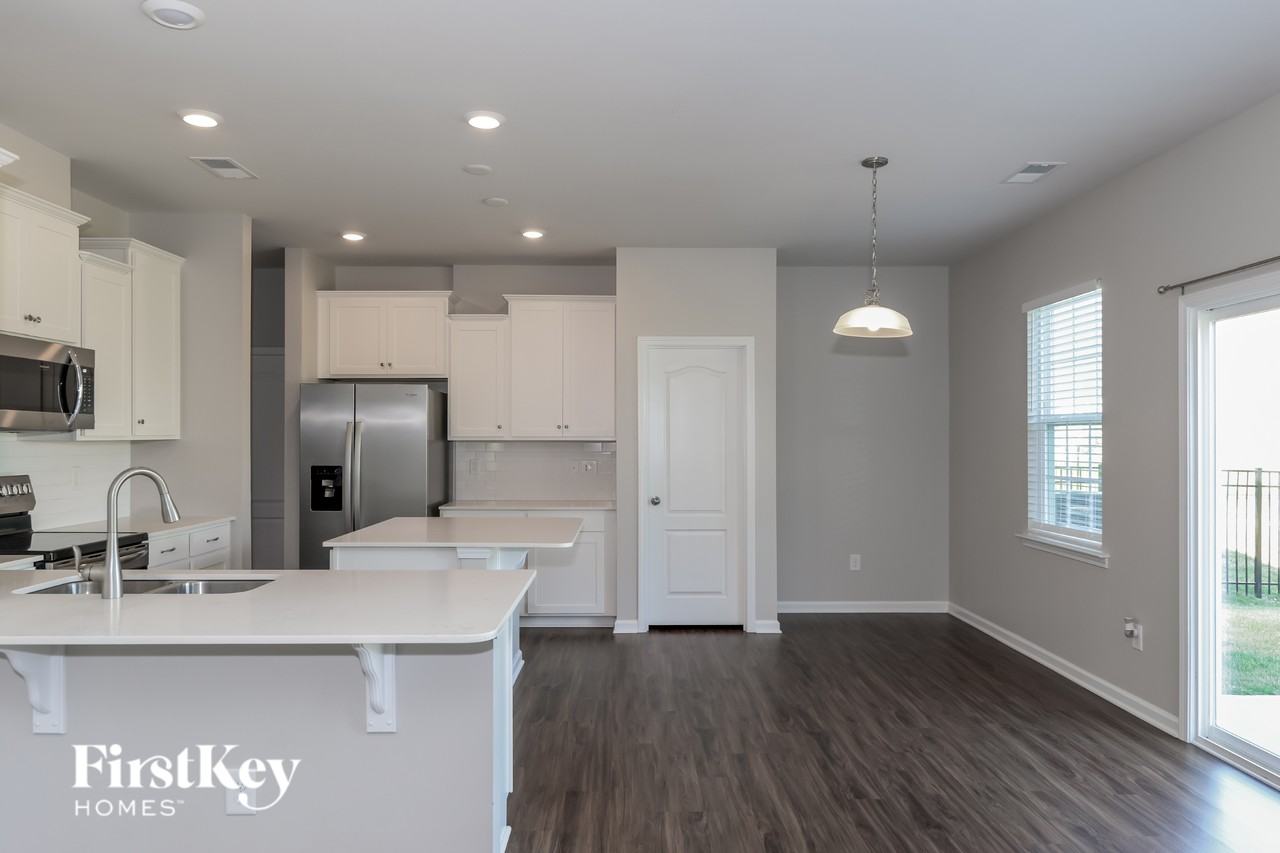 16021 Pela Croix Drive - Photo 6 of 15