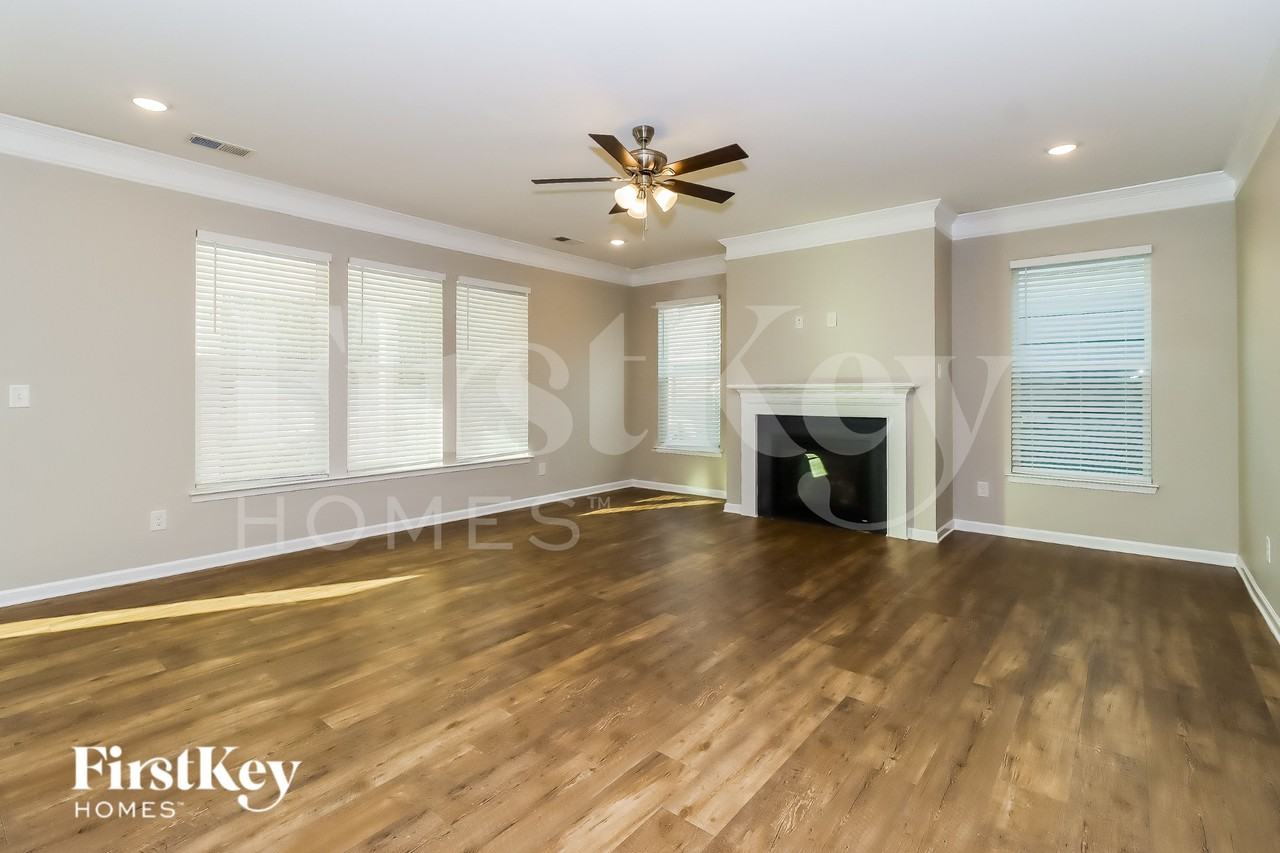 5081 Devonshire Rd - Photo 4 of 16