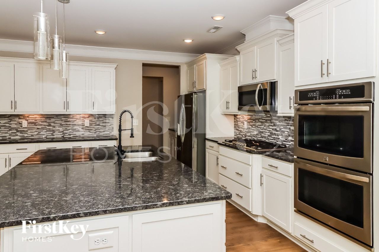 5081 Devonshire Rd - Photo 6 of 16