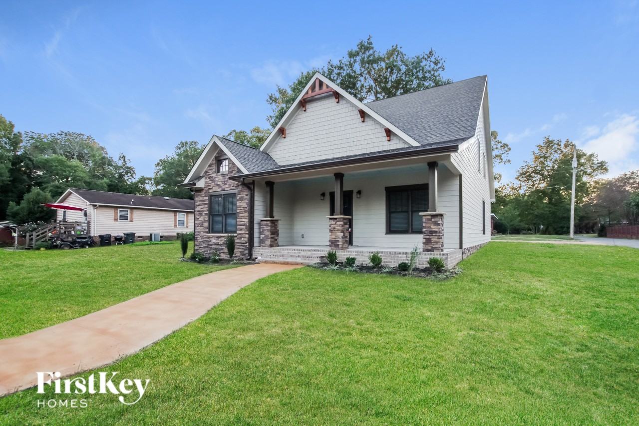 300 S Crawford St - Photo 2 of 15