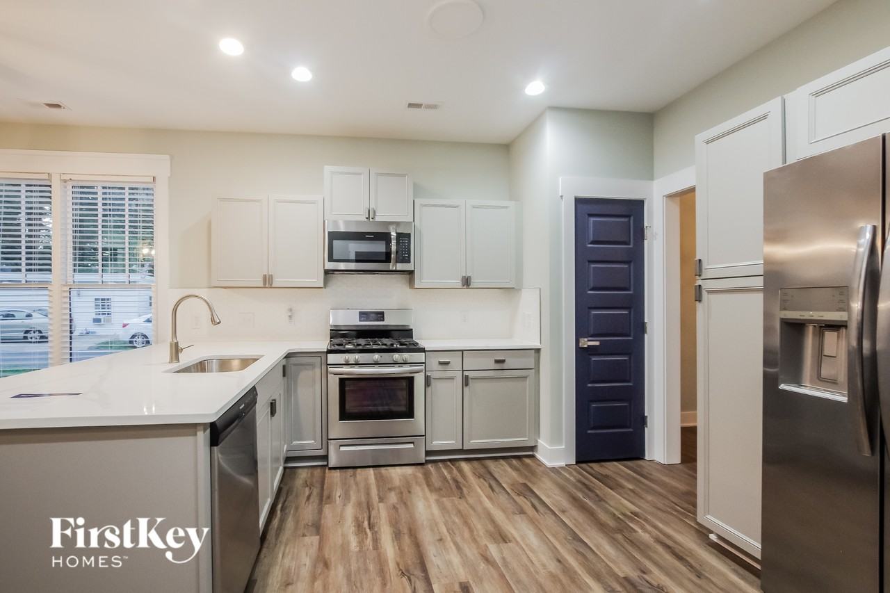 300 S Crawford St - Photo 7 of 15