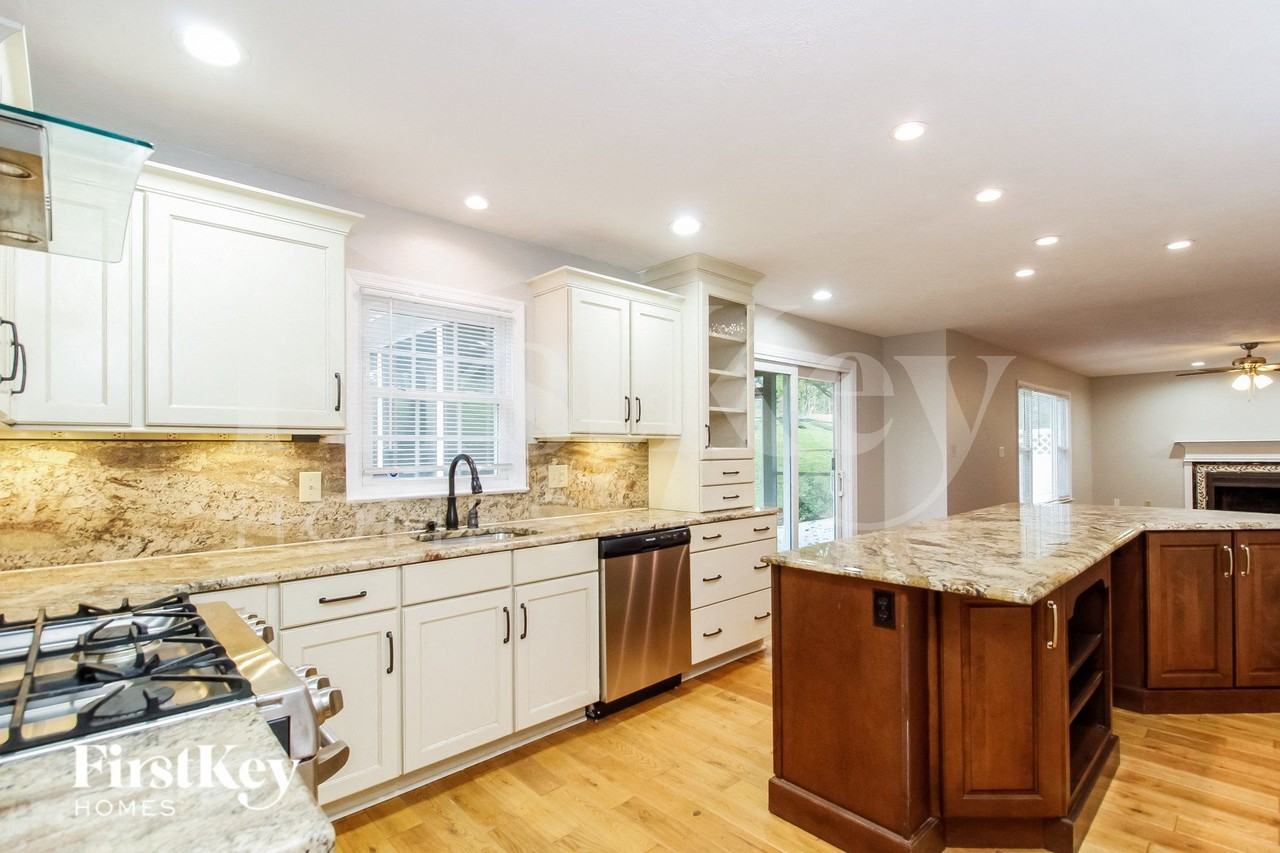 3315 Quaker Run Dr - Photo 4 of 15