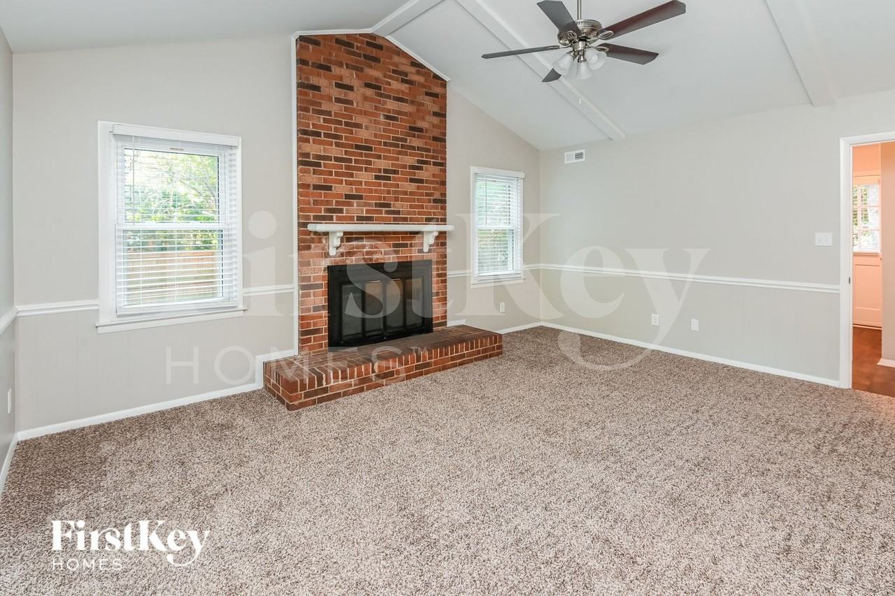 8308 Lacewood Pl - Photo 4 of 15