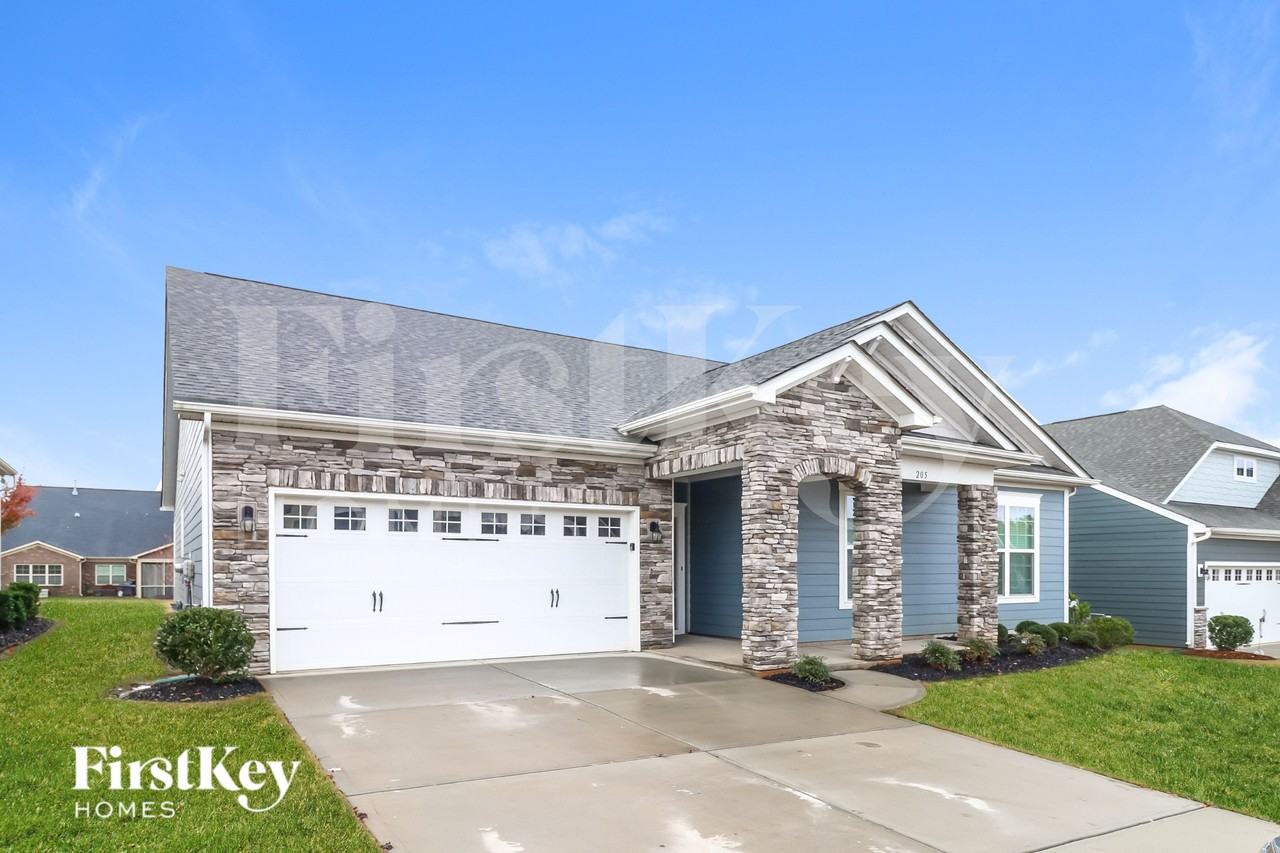 205 Barberry Dr - Photo 3 of 15