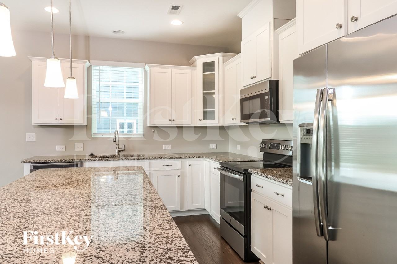 205 Barberry Dr - Photo 7 of 15