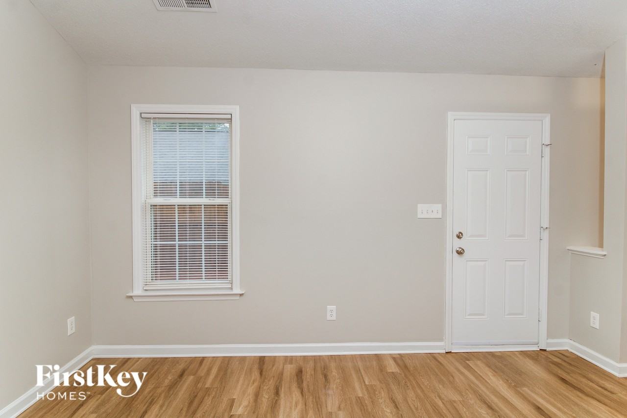 129 Bridlewood Ave - Photo 3 of 15