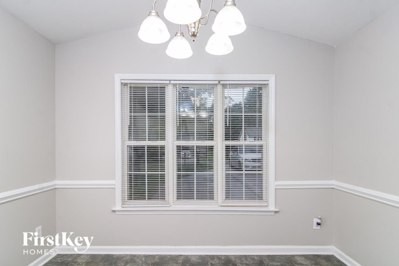 129 Bridlewood Ave - Photo 4 of 15