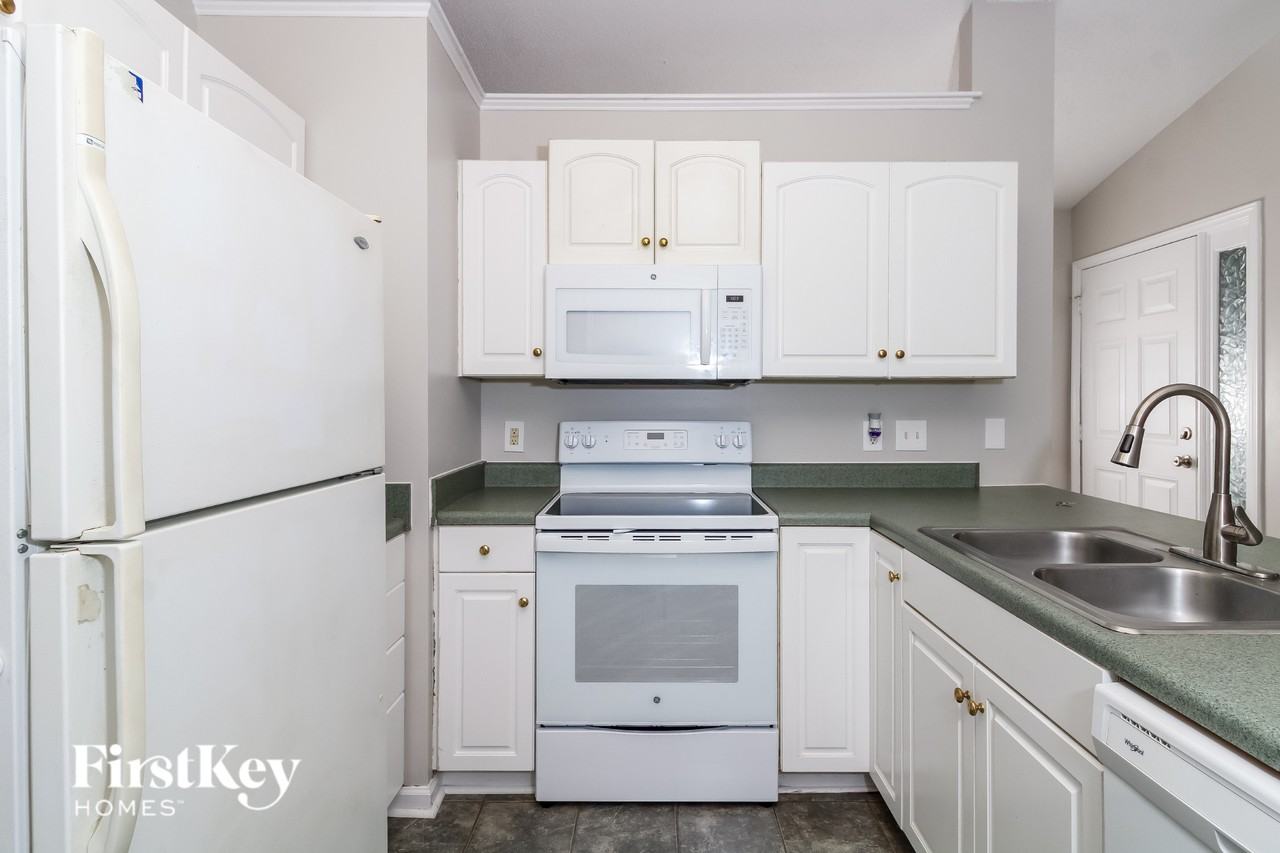 129 Bridlewood Ave - Photo 5 of 15