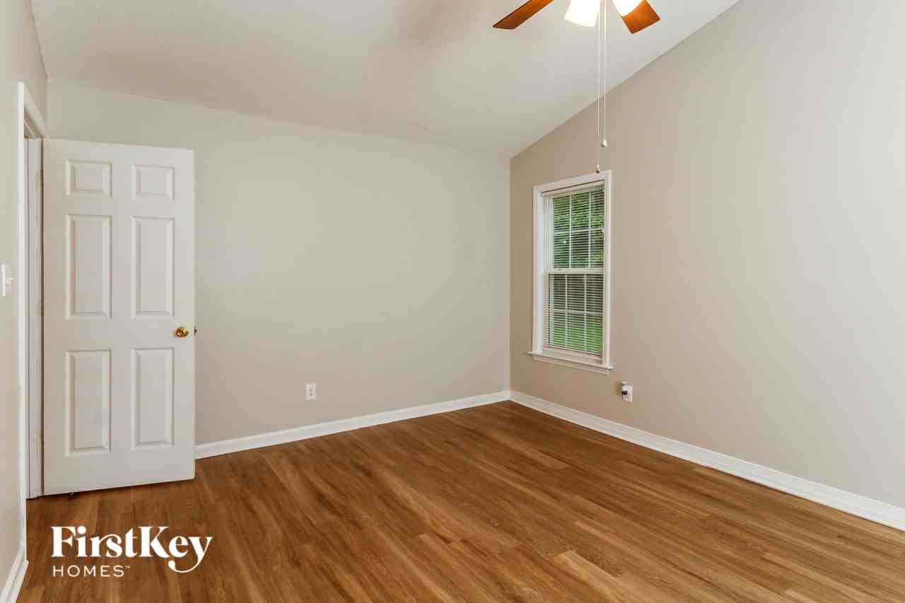 129 Bridlewood Ave - Photo 7 of 15