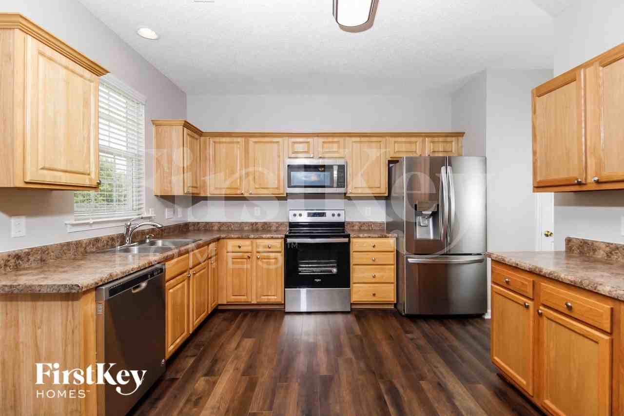 6161 Glen Way Dr - Photo 4 of 15