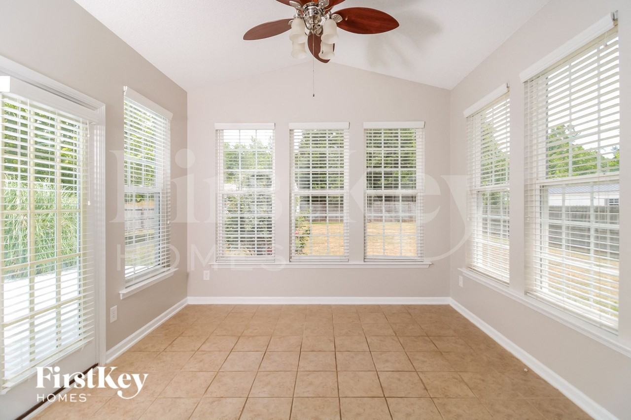 6161 Glen Way Dr - Photo 5 of 15