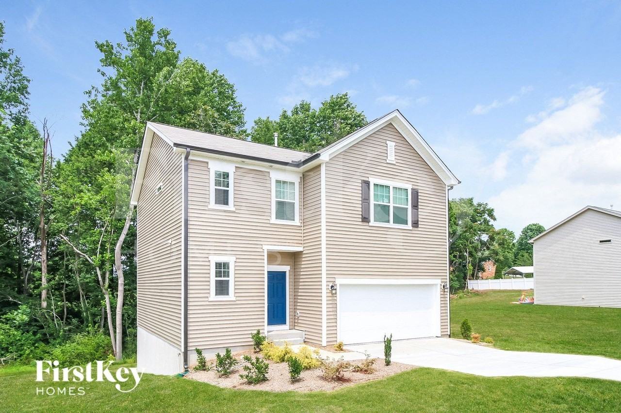 2604 Dallas Dr - Photo 2 of 15