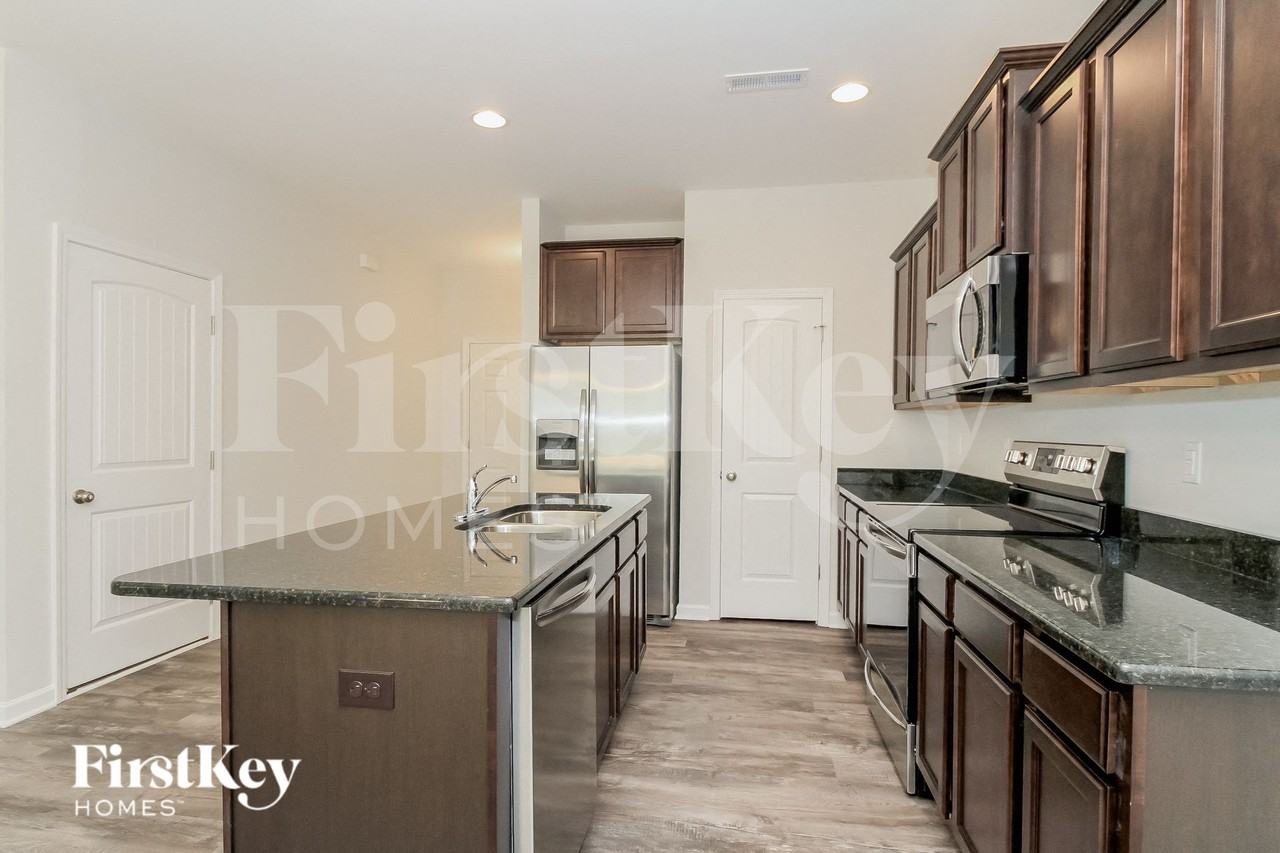 2604 Dallas Dr - Photo 6 of 15