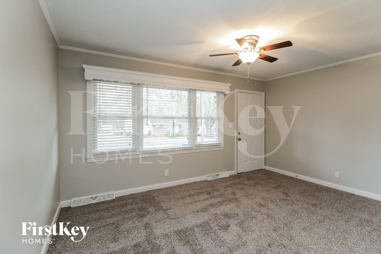 2754 Mary Ave - Photo 3 of 16