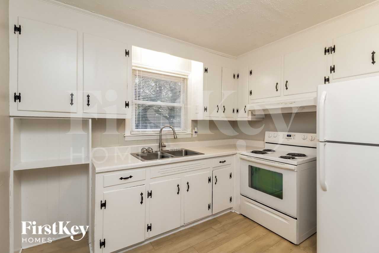 2754 Mary Ave - Photo 5 of 16