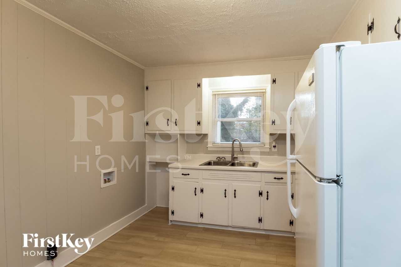 2754 Mary Ave - Photo 6 of 16