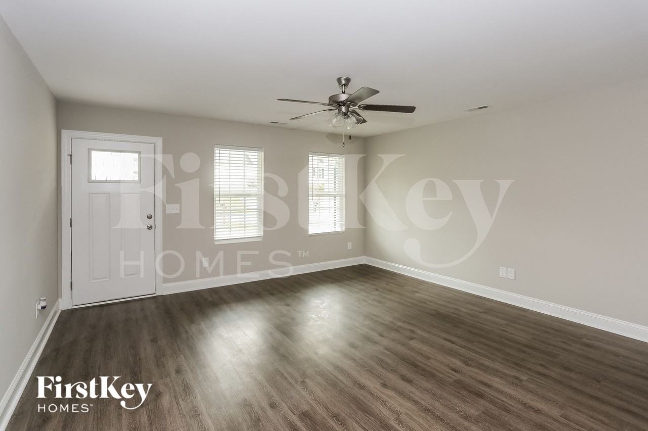 2061 Samantha Drive - Photo 4 of 15