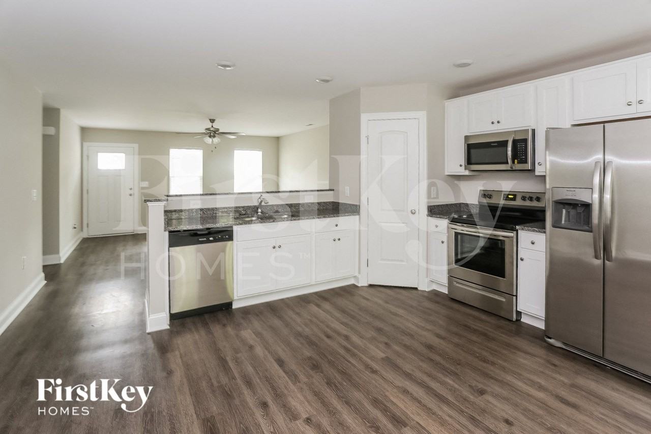 2061 Samantha Drive - Photo 5 of 15