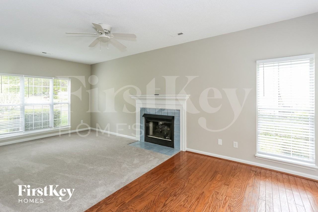 8618 Cedar Hollow Ln - Photo 4 of 15