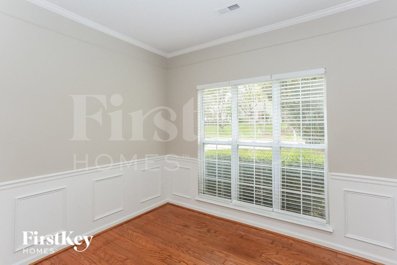 8618 Cedar Hollow Ln - Photo 6 of 15