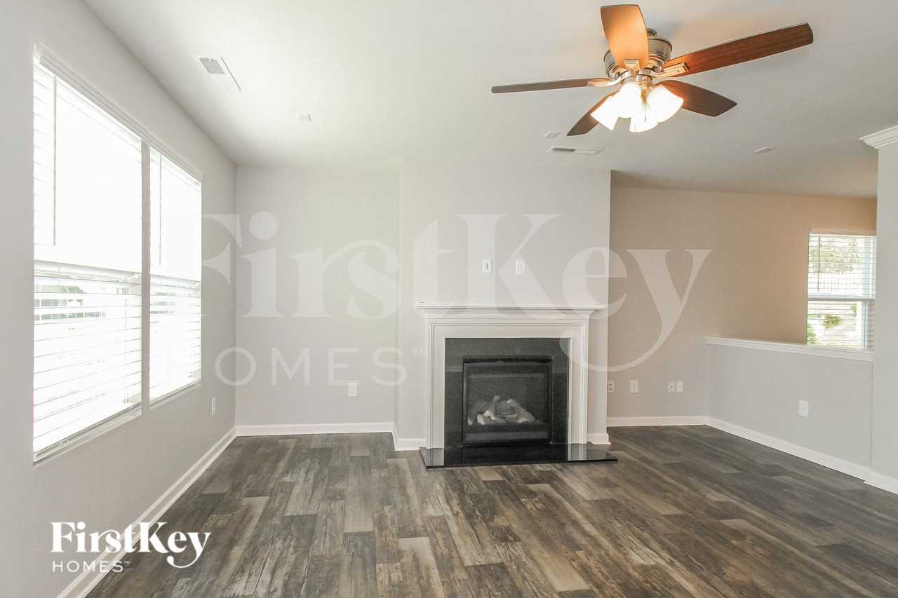 335 Inlet Place Dr - Photo 4 of 15