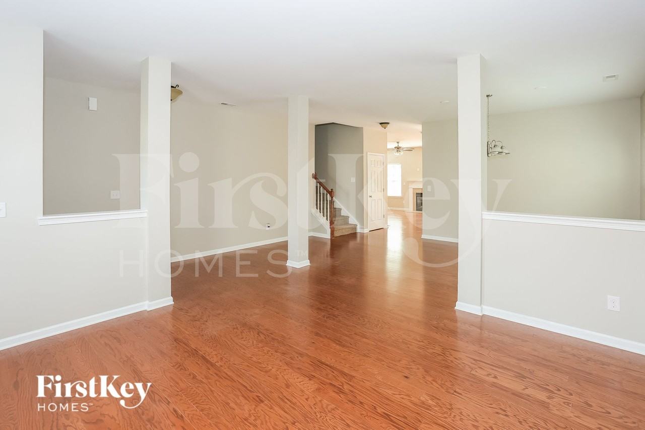 2250 Laurens Dr - Photo 5 of 15