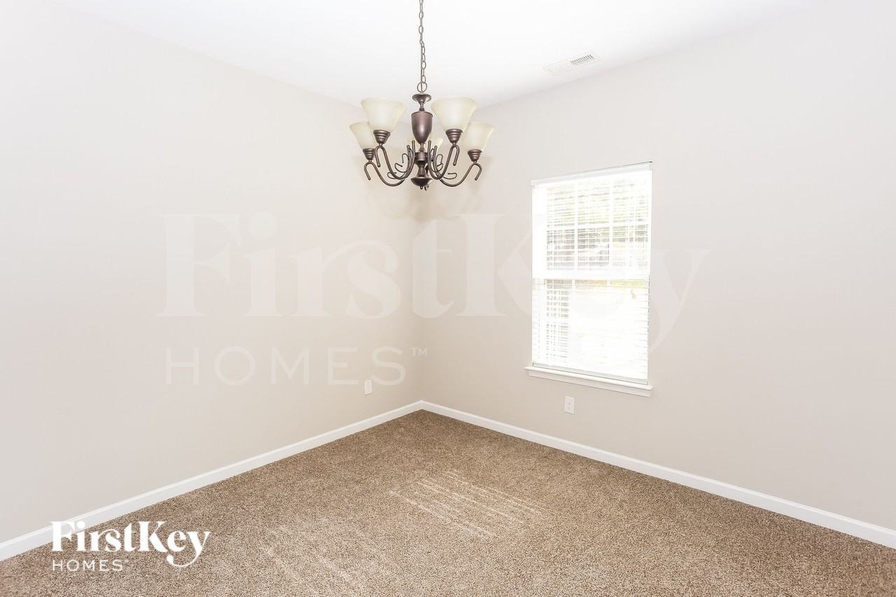 2250 Laurens Dr - Photo 6 of 15