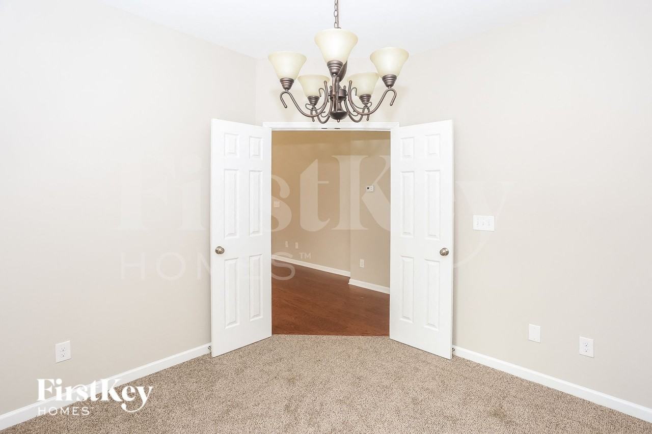 2250 Laurens Dr - Photo 7 of 15