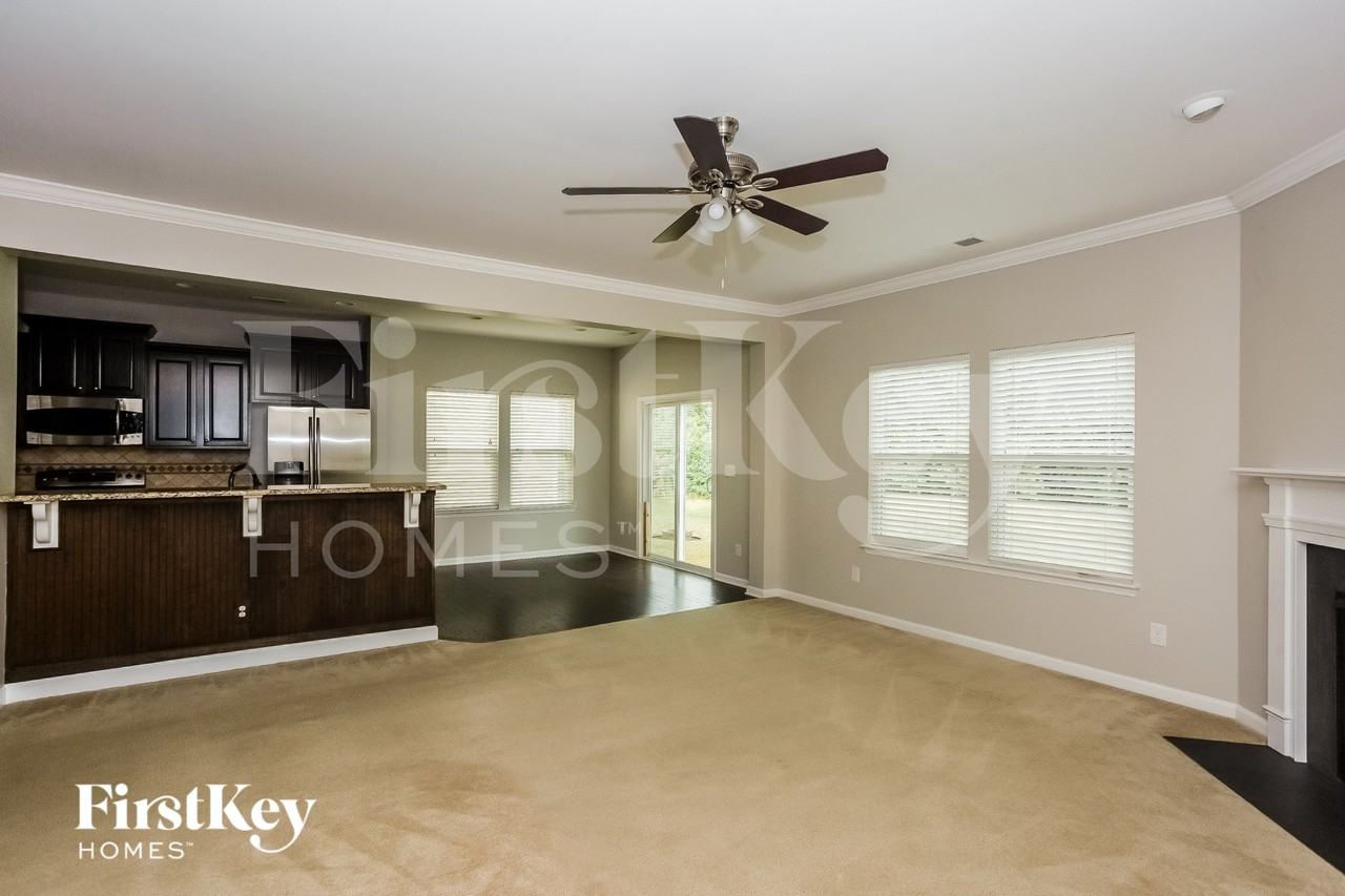 2299 Isaac St - Photo 4 of 18