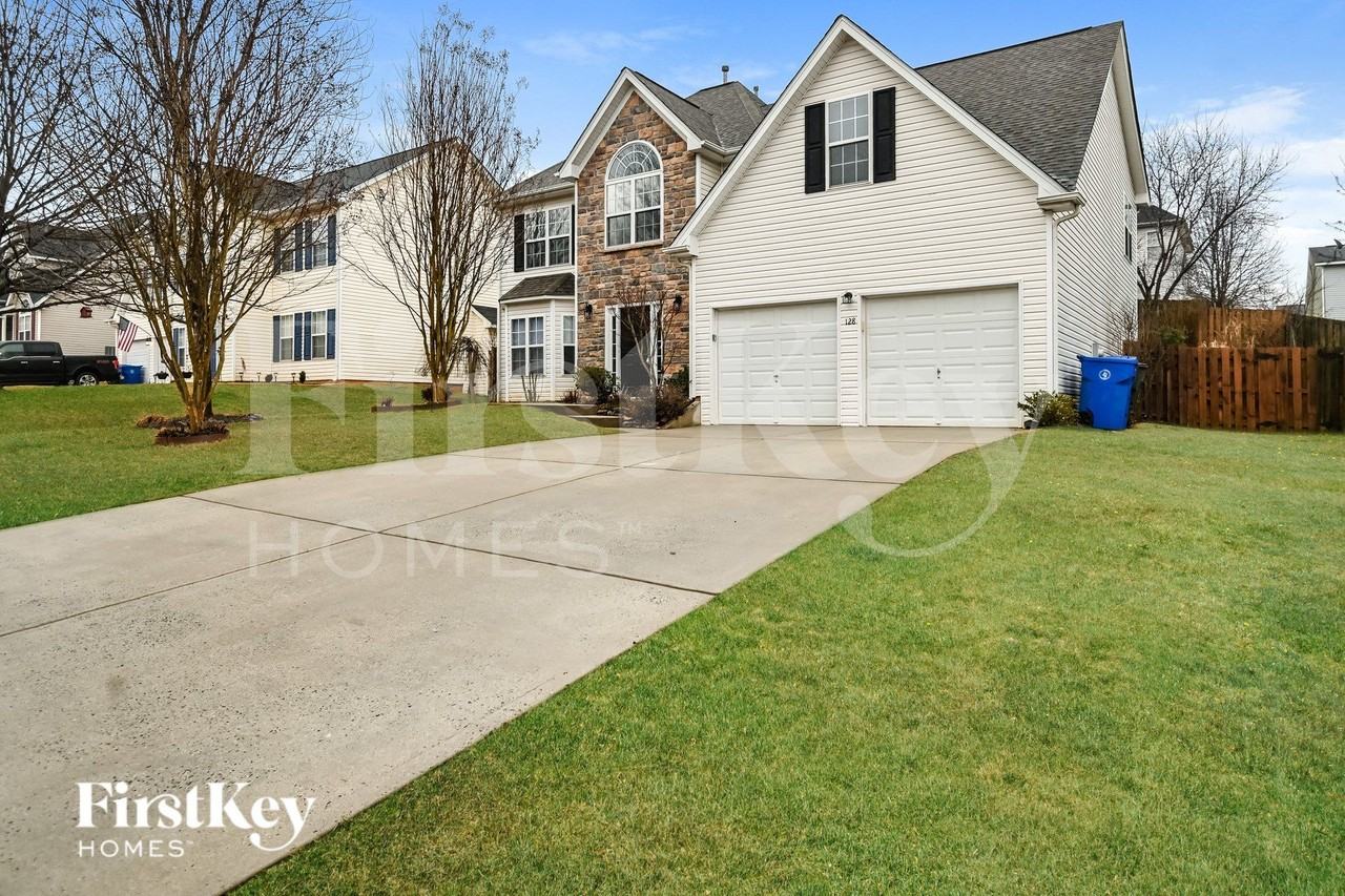 128 Madelia Pl - Photo 2 of 15