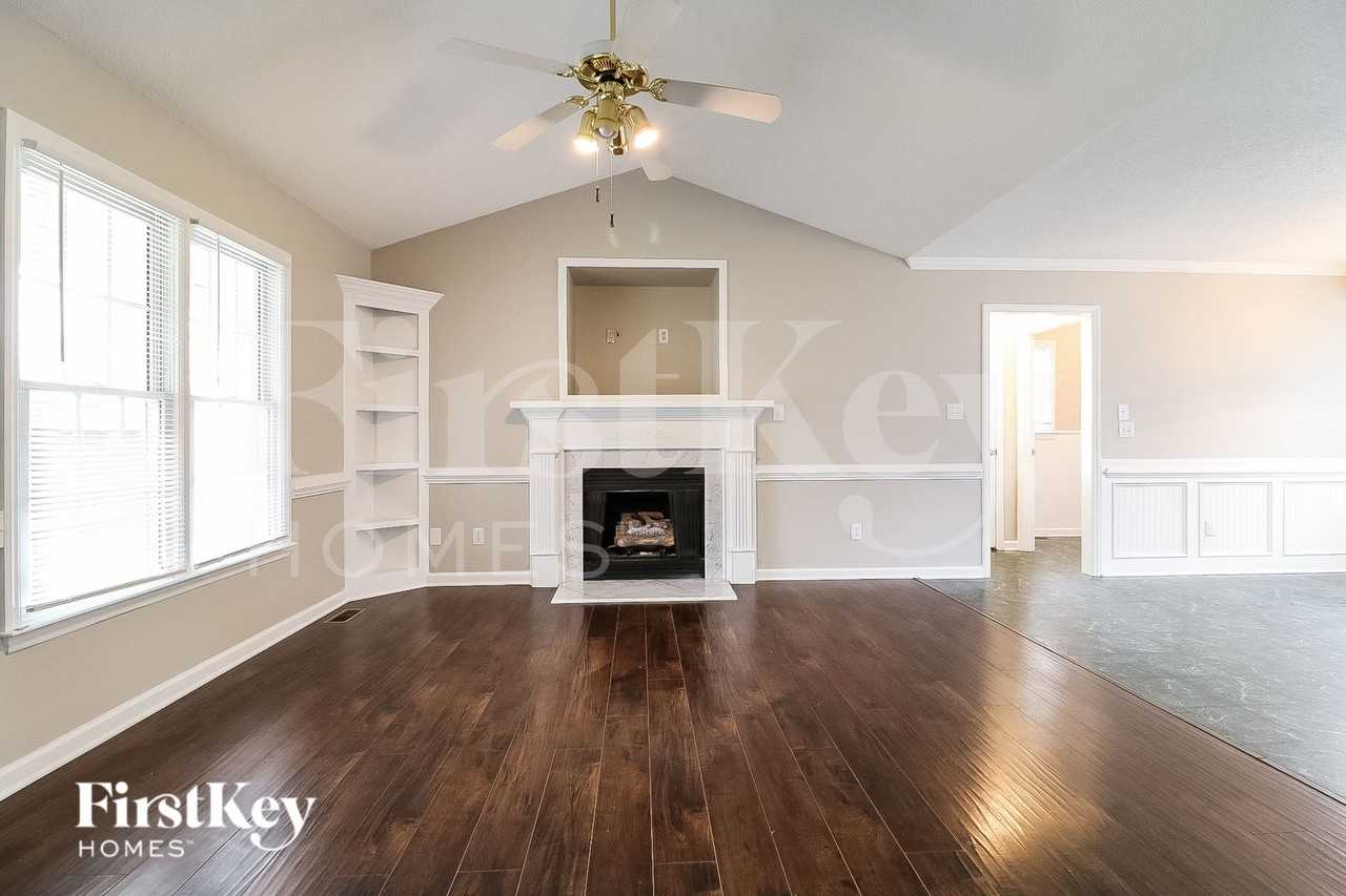 126 S Woodstone Dr - Photo 3 of 15