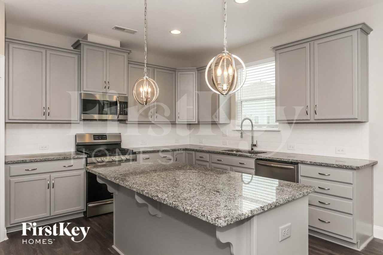 1026 Mendenhall St - Photo 5 of 15