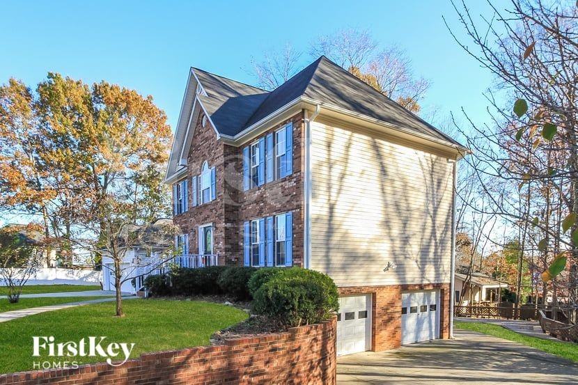 7755 Abington Dr - Photo 2 of 15