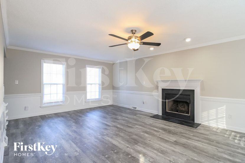 7755 Abington Dr - Photo 3 of 15