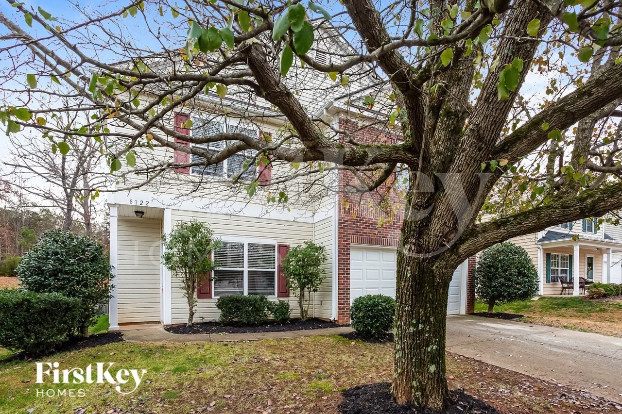 8122 Chatham Oaks Dr - Photo 3 of 19