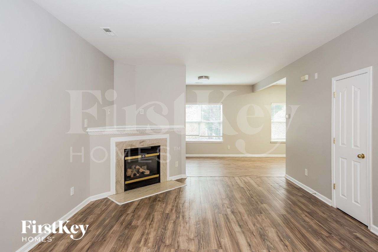 8122 Chatham Oaks Dr - Photo 4 of 19