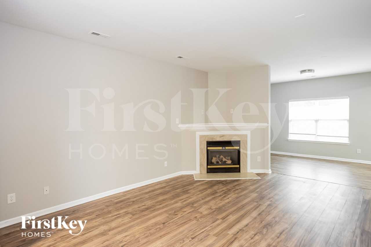 8122 Chatham Oaks Dr - Photo 5 of 19