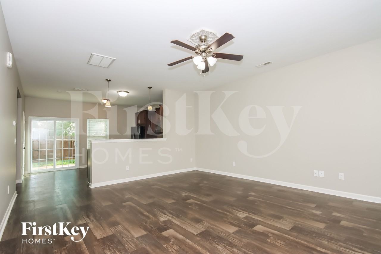 905 Little Dog Ln - Photo 2 of 15