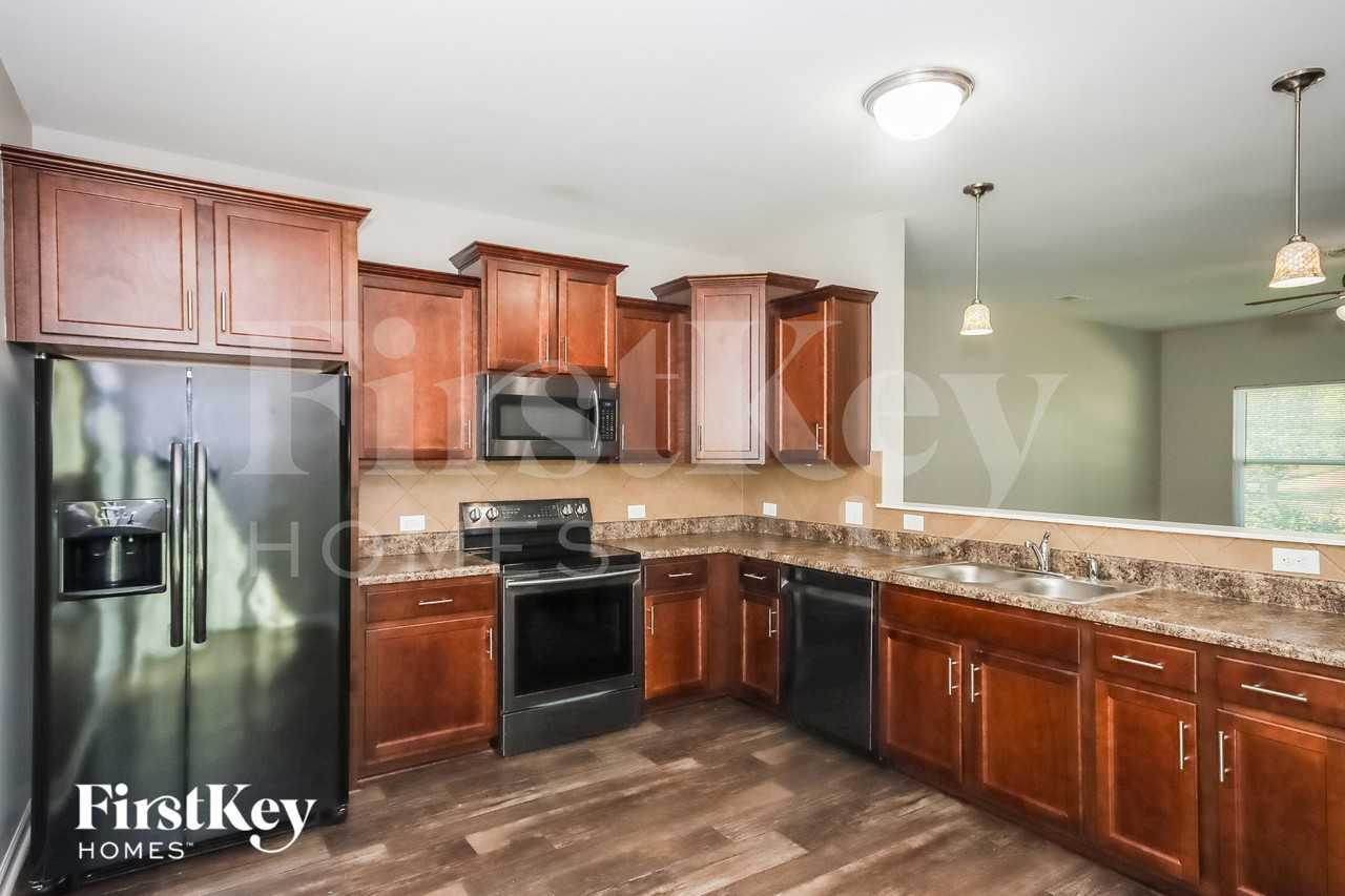 905 Little Dog Ln - Photo 3 of 15