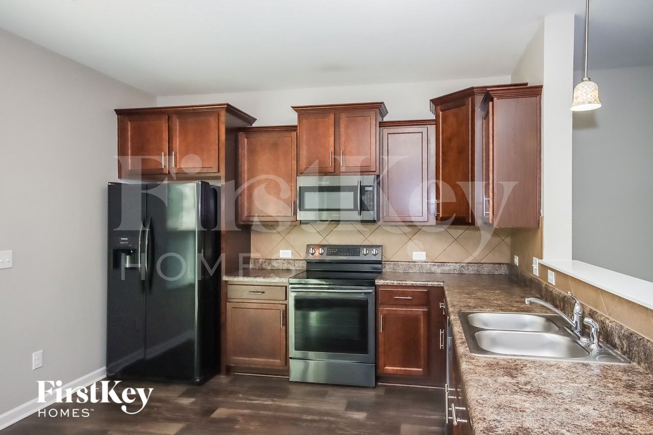 905 Little Dog Ln - Photo 4 of 15