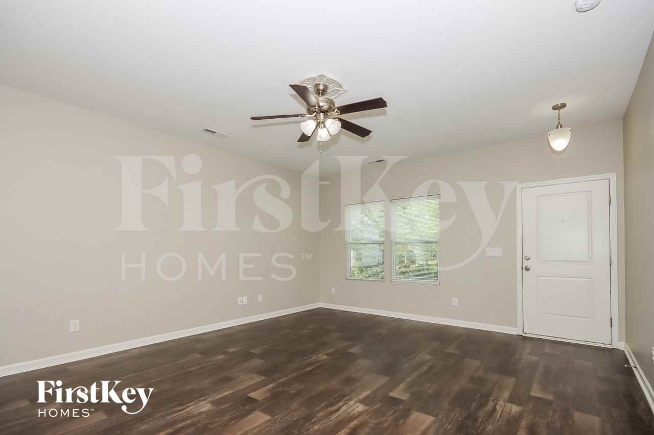 905 Little Dog Ln - Photo 5 of 15