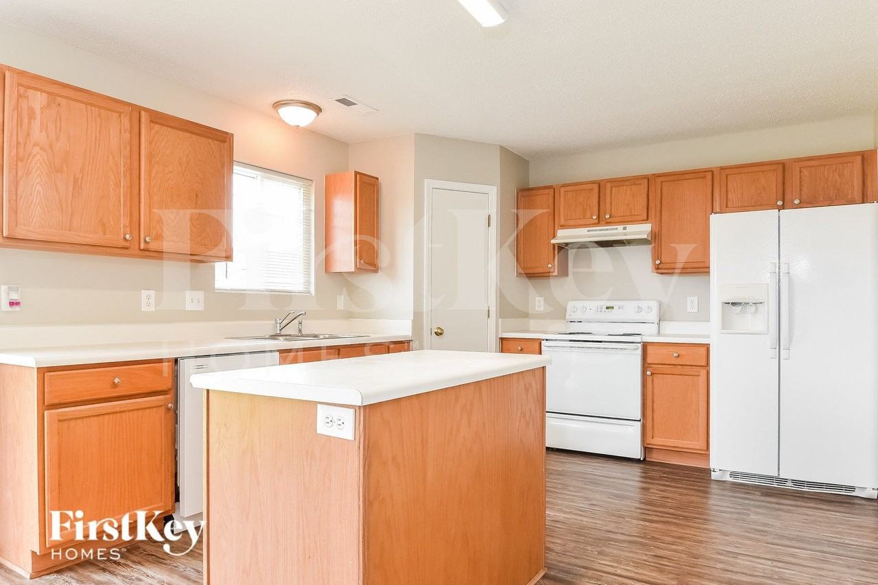 800 Stockport Way - Photo 6 of 15