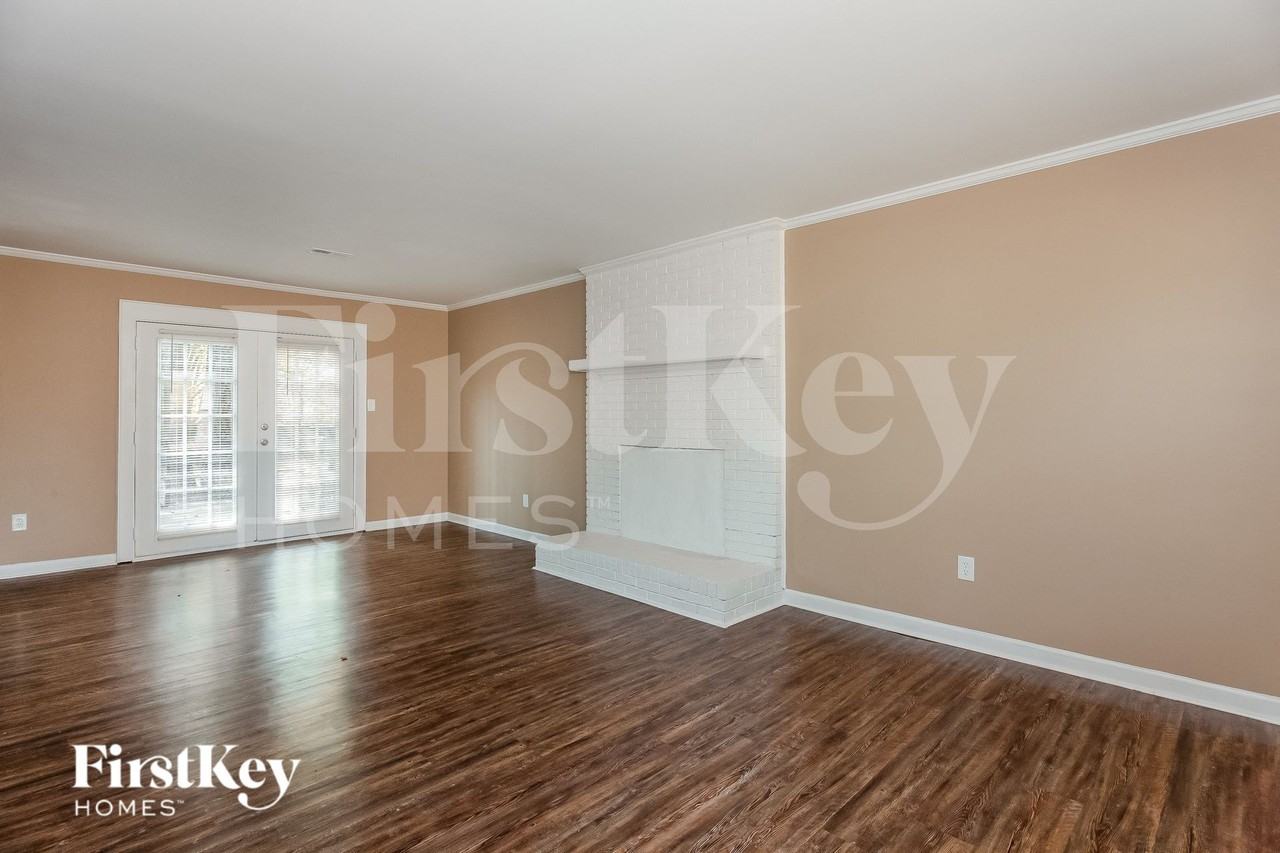 1423 Rivermont Dr - Photo 2 of 15