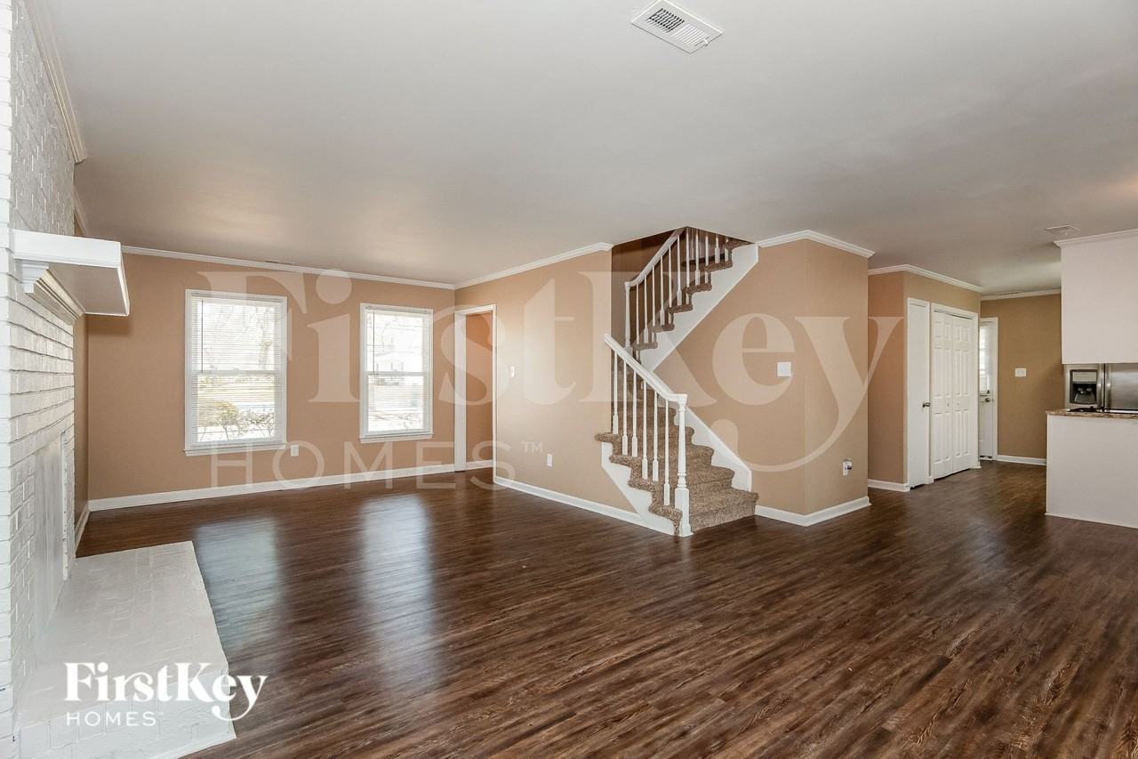 1423 Rivermont Dr - Photo 3 of 15