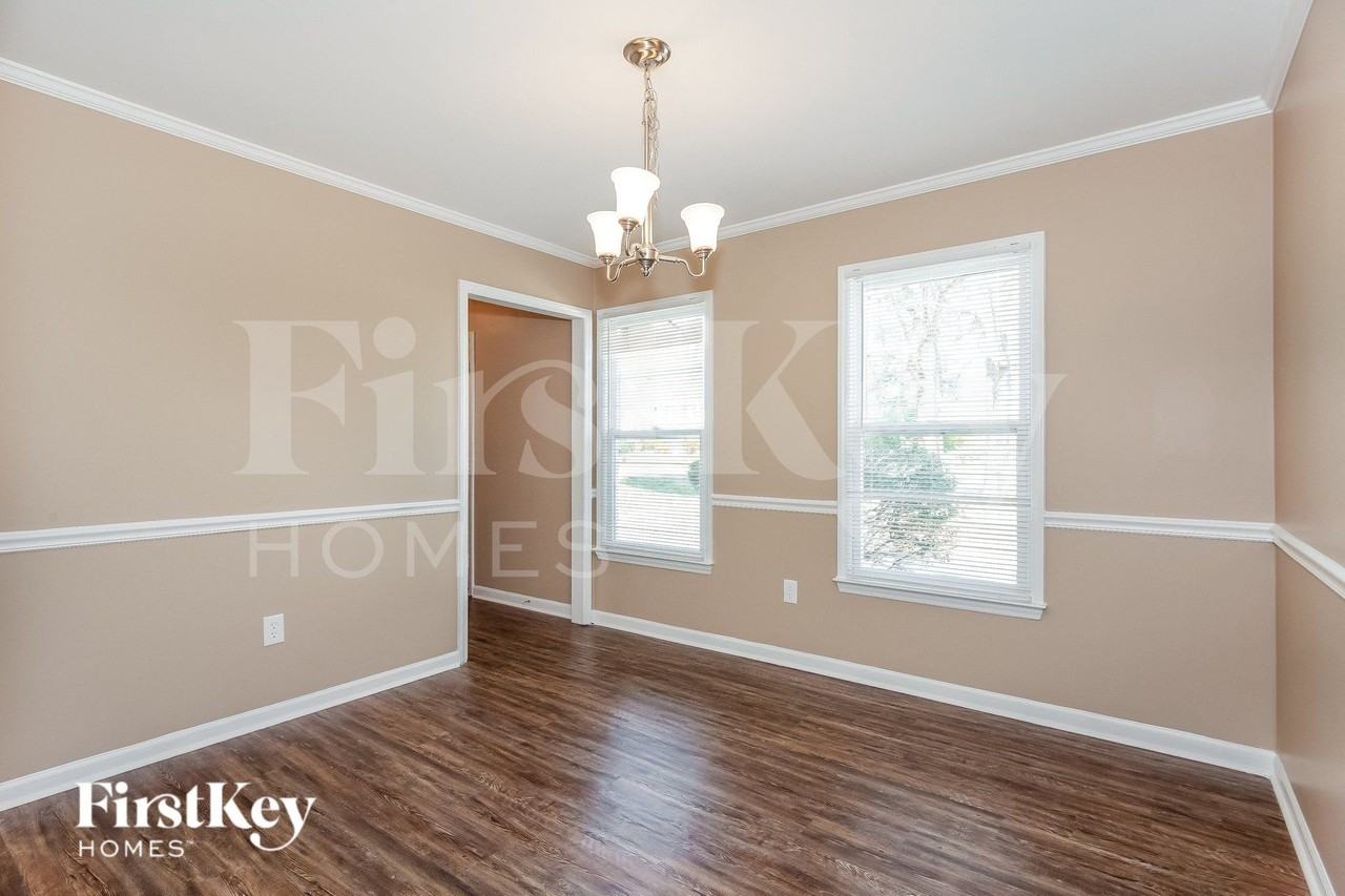 1423 Rivermont Dr - Photo 5 of 15