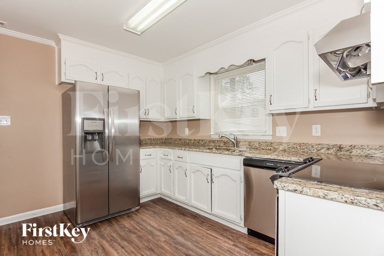 1423 Rivermont Dr - Photo 6 of 15