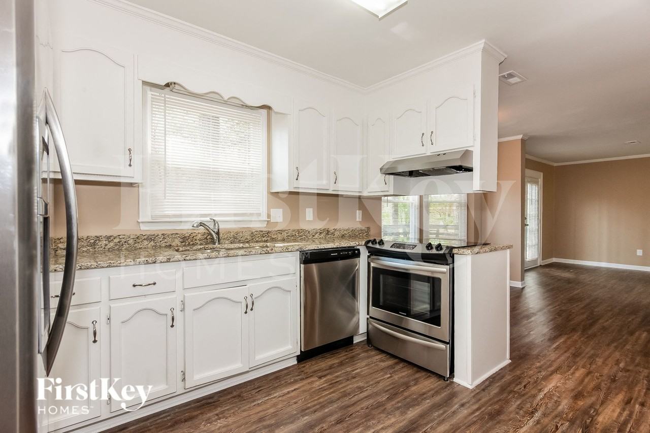 1423 Rivermont Dr - Photo 7 of 15